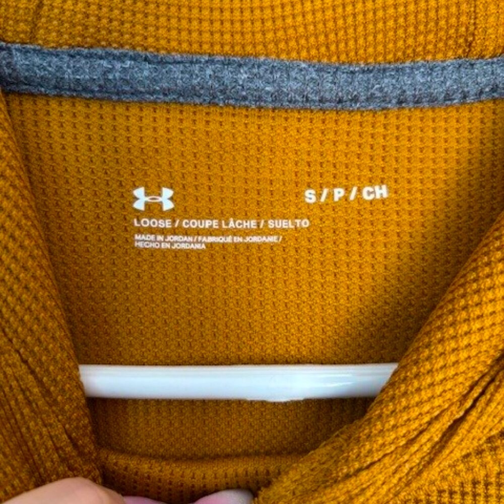 NWOT Under Armour thermal shirt with hood - Picture 3 of 5